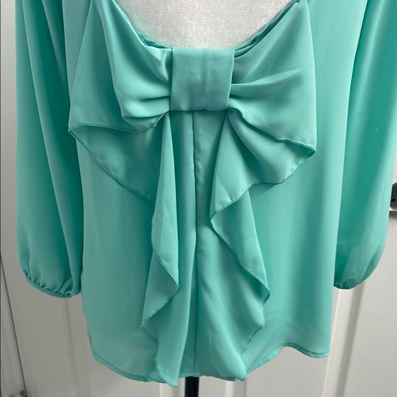 Boutique Lovely Day Blouse Sea Foam Green 3/4 Sleeve Has Beautiful Bow Detail - Picture 4 of 5